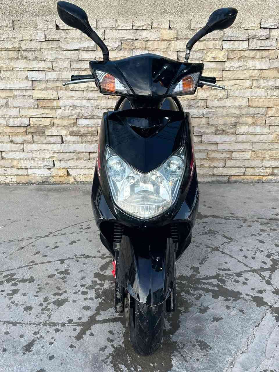 من رخصه الادمن سكنس كابريتر نضافه مثل ماموضح بالصوره شباب اني مكلف بالنشر رحمه على والديكم لحد يسألني ويراسلني هذا رقم صاحب الدراجه   
0777 044 0399
وآسف على الاطاله
