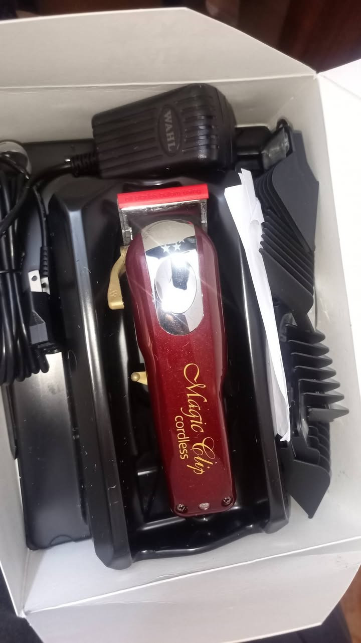 مكينة حلاقة WAHL جديدة غير مستعملة بالة اصلية للبيع متوازي على فلوس واريد ابيعها غراضها كاملة السعر يوصل الى 200 بس لانة متوازي و مستعجل على بيعتها رايدها السعر قفل 175 عنوان السكن بغداد منطقت الشرطة الرابعة قرب مطعم كباب ابو علي مقابل منفذ سما بغداد للتواصل على الرقم ***********
