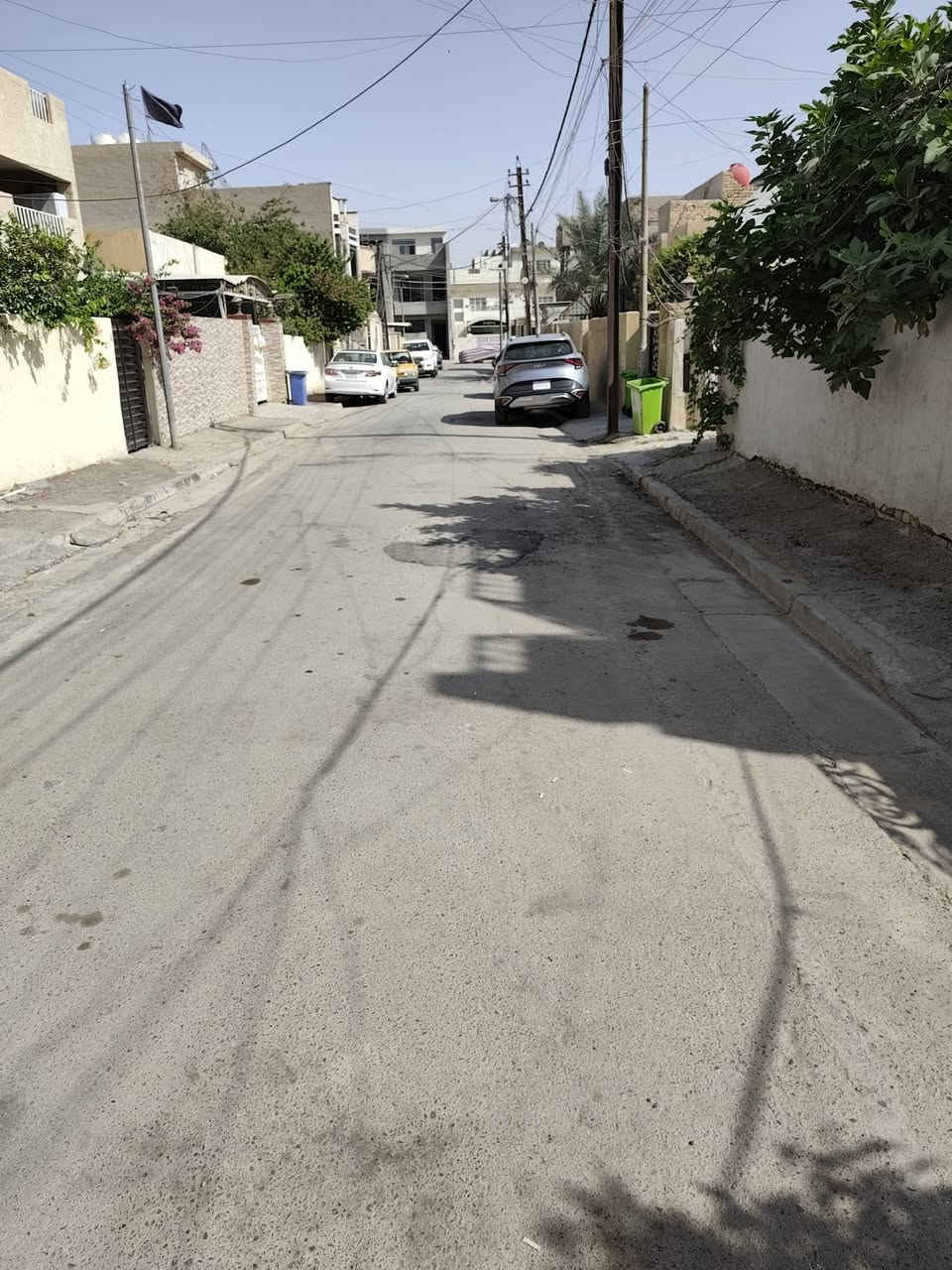 للبيع جزء من بيت في منطقة حي تونس السكني طابو صرف وليس زراعي المساحة ١١٧ متر الواجهه ٥.٨٥ في ٢٠ متر بيت عظمه قوي يقع بيت بلقرب من محل ابو علي الكصاب للاتصال على صاحب دار مباشرة اني مكلف بلنشر فقط ***********
