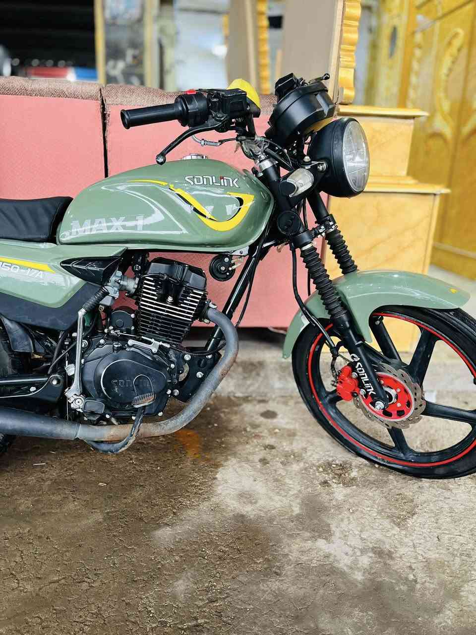 دراجه البيع  نضافه ٩٠ بل ميه التواصل عله هاذه ***********
