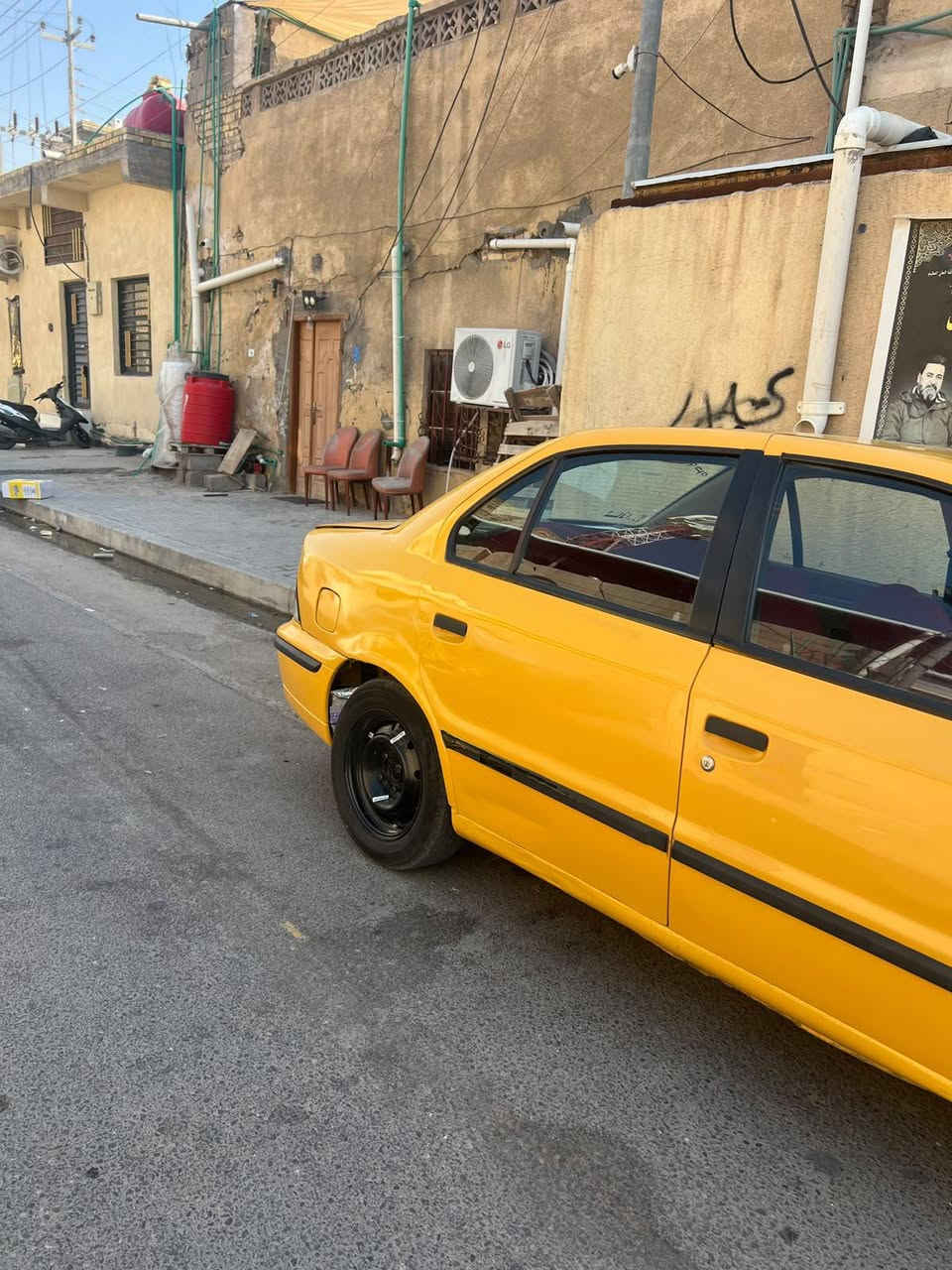 سمند 2011لبيع  سياره جاهزه كلشي مابيه تبريد شغال تخم تاير جديد رقم بصره نكليزي تاخذ مصفره هيئا وغرامات تاخذ صافي وراعيه موجود سياره مكانه بلبصره الستفسار ***********
