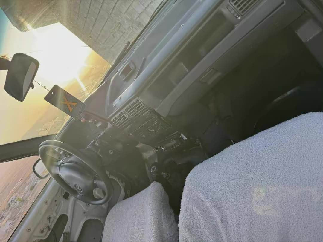 داوێ مۆدێل 94
ئارم پلاستی سلێمانی بەشەرت 
گێڕ و مەکینەی مەزبووتە 
سەیارەکە مالی فەقیرە 
بەنزین زۆر کەم دەخوات 
سەیارەکە هەیکەلی زۆر جوانە 
سعری ١٩ گەڵاو مەجالێکی برایانە 
ژ.م***********
سەیارەکە هی من نیە ئەوەرەقەمی خاوەنەکەی ♥️ Singapore
