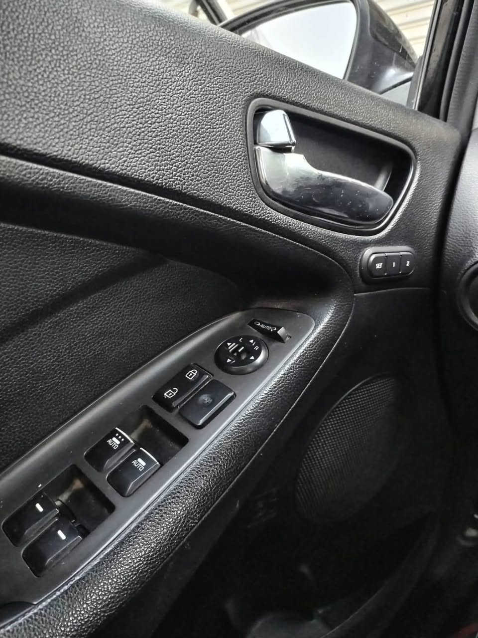 السلام عليكم
سيراتو موديل ٢٠١٧ السياره فول واحد على واحد محرك 2000 دوش 

ملاحظه السياره مو العاديه وجديده ماشيه ١٤٦ السياره مكفوله عدا بارد موضح بالسونار وبالعافيه على الياخذها 

السعر ١٥٢ وبيها مجال 

للاستفسار ***********
