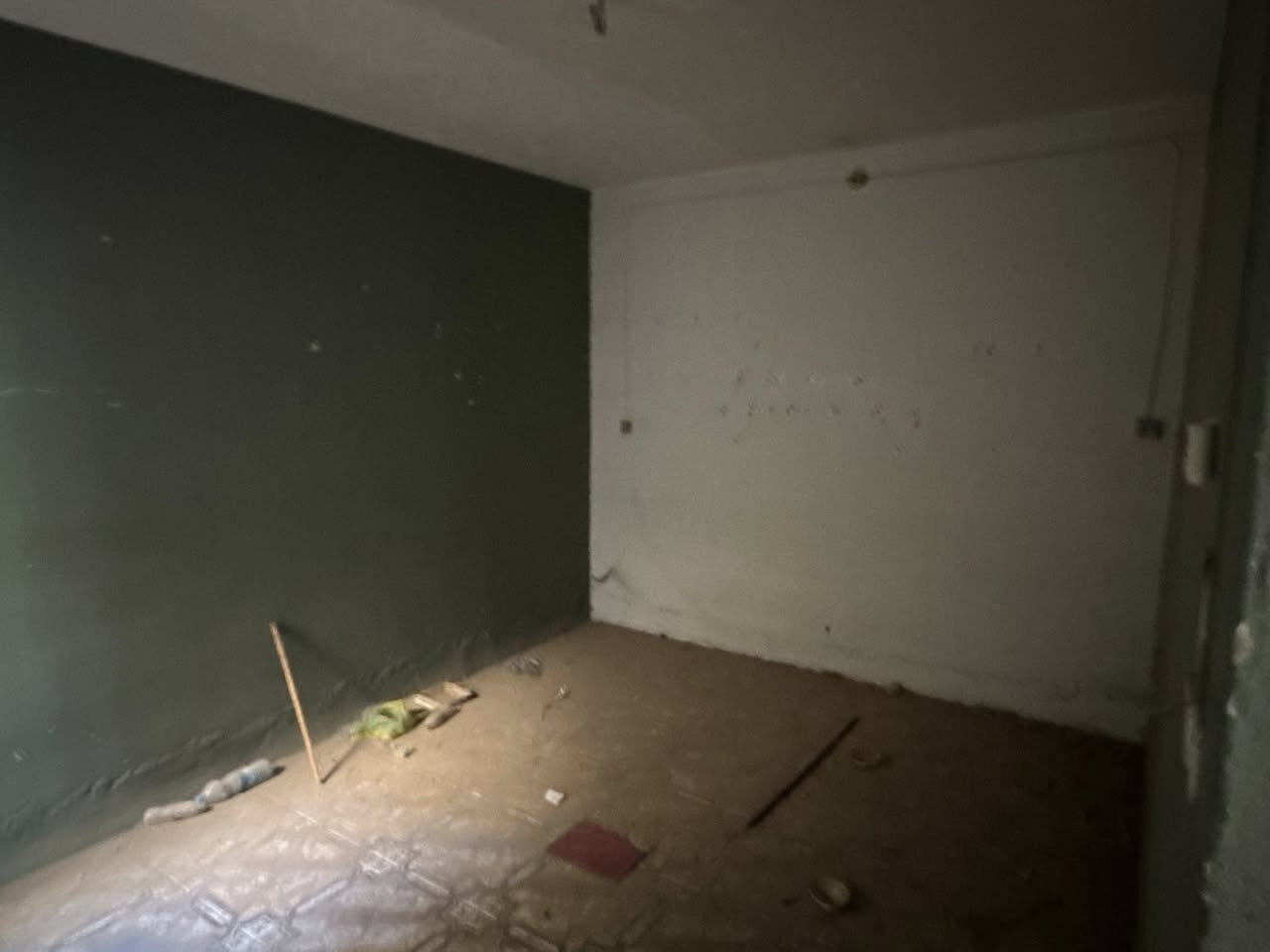 شقة للأيجار في الجمهورية
طابق ثاني 
غرفة وصحيات
مطبخ 
صاله 
***********
