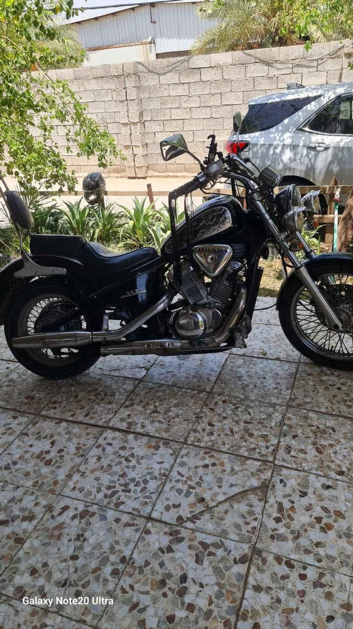سلام عليكم كباتن 

هوندا ستد حجم المكينة 400cc كفالة كفالة كفالة كفالة 

اخوان الدراجة موديل 1992 كفالة مكينة كفالة  

شرط من الشروط ترايك سليمانية وبعز الحر 

رقم بغداد بسمي سعرها 14.5 $وبيها مجال بسيط 

وماكو هيج نضافة وكفالة بهاذا السعر والجناية يعرفون شحجي 

للتواصل ***********

