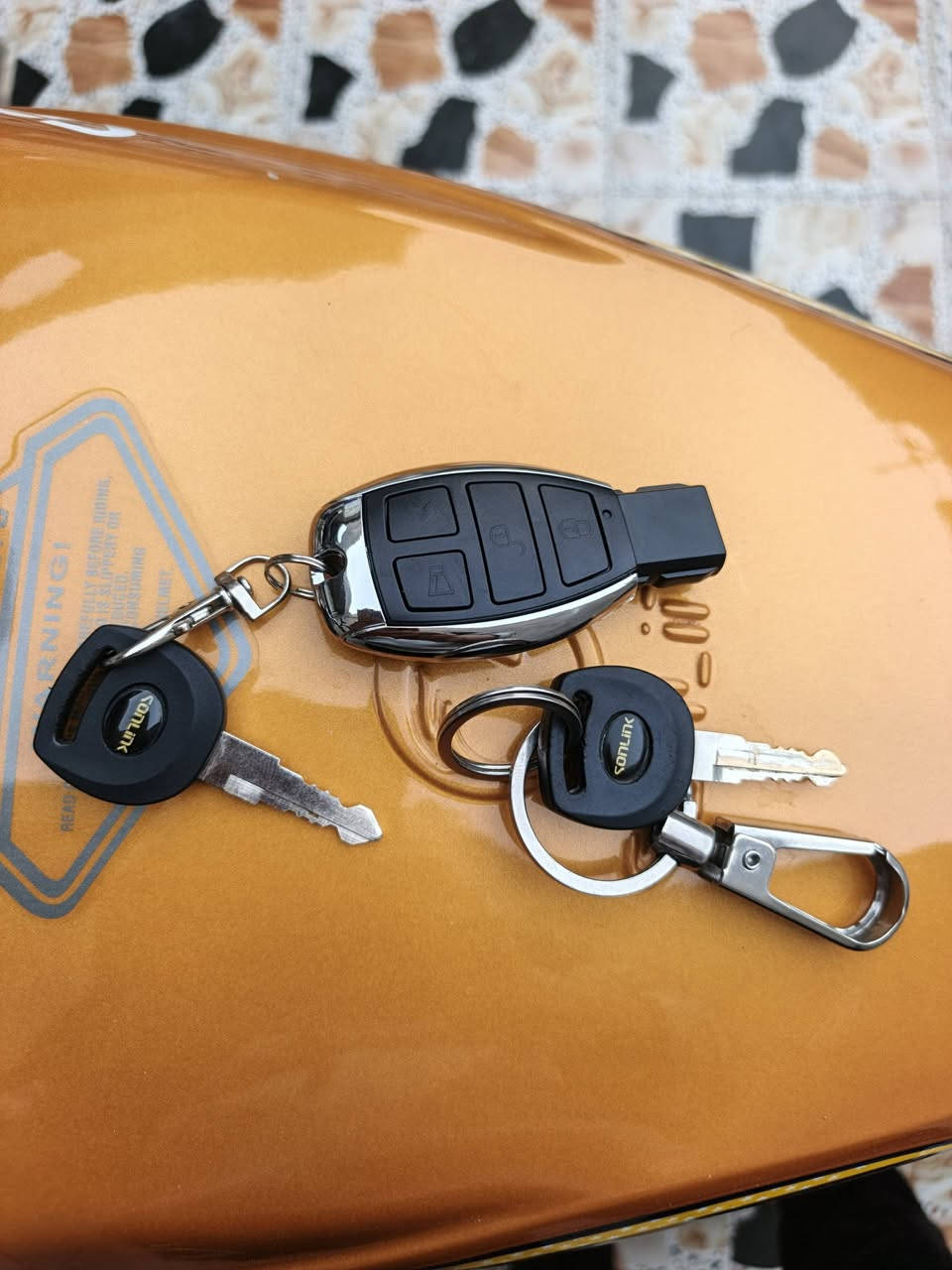 دراجه نضيفه محرك 200 سيسي تشغيل بصمه كفاله عامه ورقه منفيس وياهة السعر 875  وبي مجال قليل مكاني الرمادي التأميم رقمي***********
