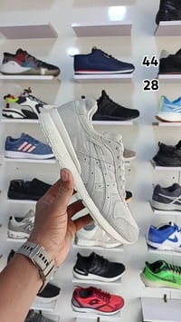 إشارة • ملابس