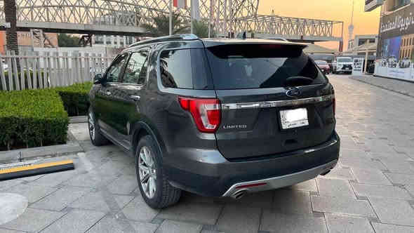 السلام عليكم 
فورد اكسبلور موديل ٢٠١٦ رقم بغداد 
فول مواصفات لمتدد تو ويل 
**استيراد خاص كلين تايتل مكفوله **
ماشيه ١٣٠ الف 
مواصفات :- 
محرك ٦ سلندر ٣.٥ لتر 
اناره LED 
بصمه تشغيل عن بعد 
ستتم سماعات SONY 
مري كهرباء شفط 
فتحه سقف بنوراما 
كشن ذاكرى جلد تدفئه وتبريد 
حساسات امامي وخلفي +كامرا امامي وخلفي 
ويل كب حجم ٢٠ 
٧ راكب و٣ قطع تبريد 
مقاعد الصف الثالث كهرباء ⚡️ 

السياره بيه ملاحظات بسيطه بلبدي شخوط ومكفوله كفاله عامه من الصبغ وبارد  
*ملاحظه:- جميع تبديلات الدهن وصيانه الدوريه  داخل شركه فورد القاصد حصرا 
سعره 178 ورقه 
مكانه بغداد 
*********** بغداد
