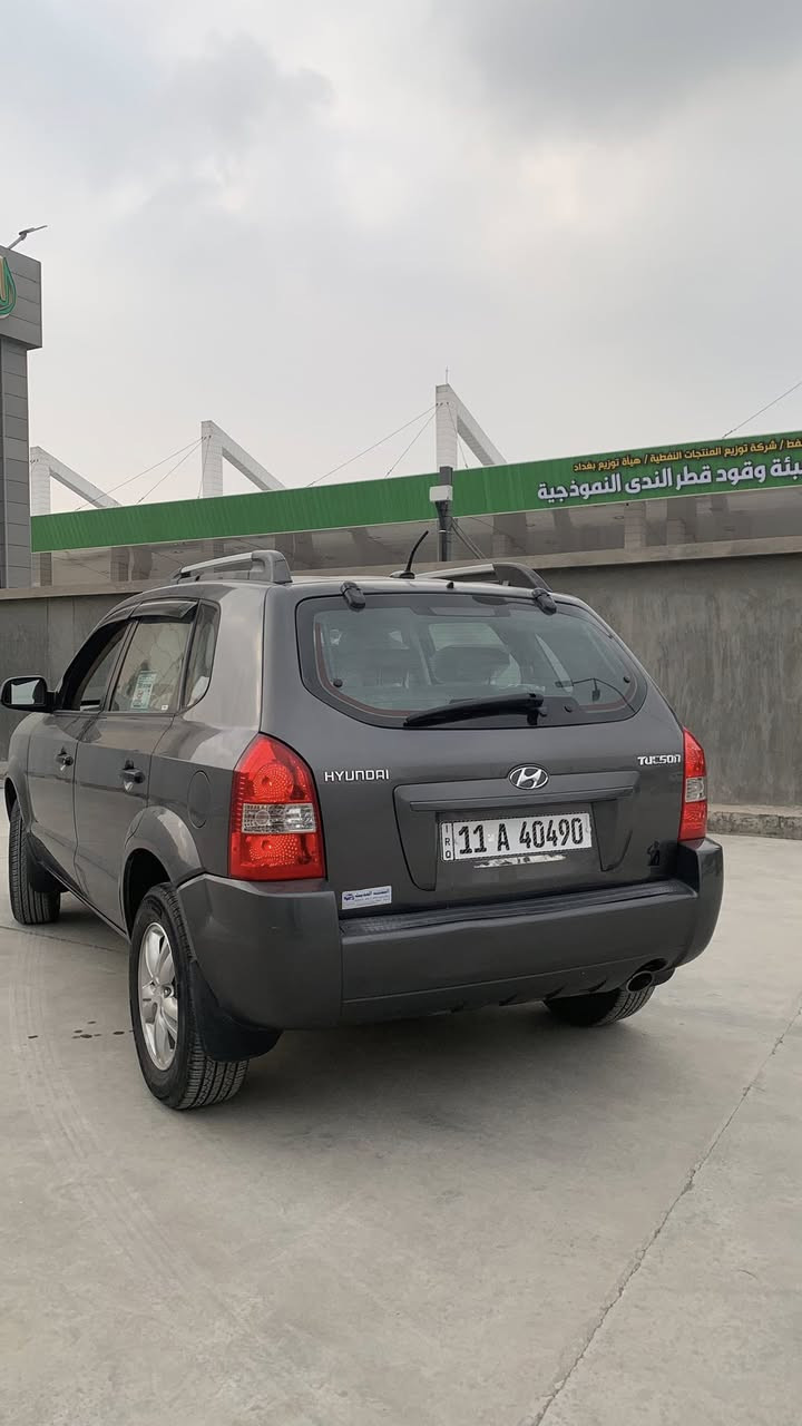 توسان ٢٠٠٩
محرك ٢٠٠٠ دوش 

وارد امريكي

 بيها طخه بسيطة بشباك وبنيد مبدل ولقديم موجود ولباقي كفالة الباقي كله ليبل واحد 

ماشية ٧٢ حقيقي 

تخم تاير جديد 

تبريد ثلج 

محرك مكفول من الفتح مع الكير 

السيارة جديدة الله شاهد 

مكاني البياع حي العلام 
السعر ١٢٠ وبيها مجال كلش قليل 

***********
