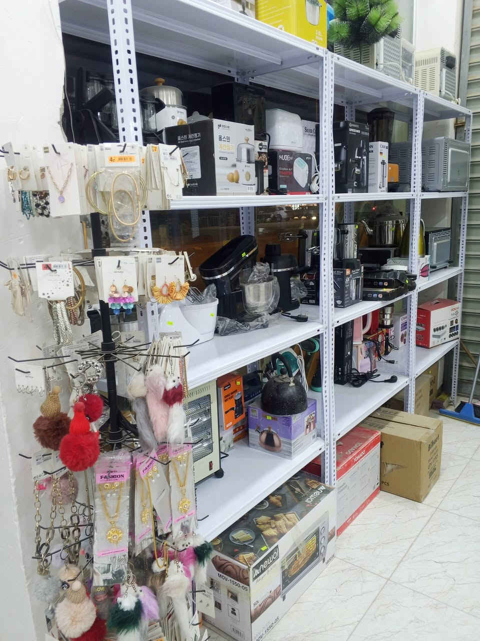 سلام عليكم غراض  تصفيه مال محل شلع غراض امواعين مواد كهربائية  حاجه بلف كلشي ابيعه شلع  حته لرفوف الشراء يجي خاص ونتفاهم عله السعر سعره كلش زين وهذه رقمي***********
