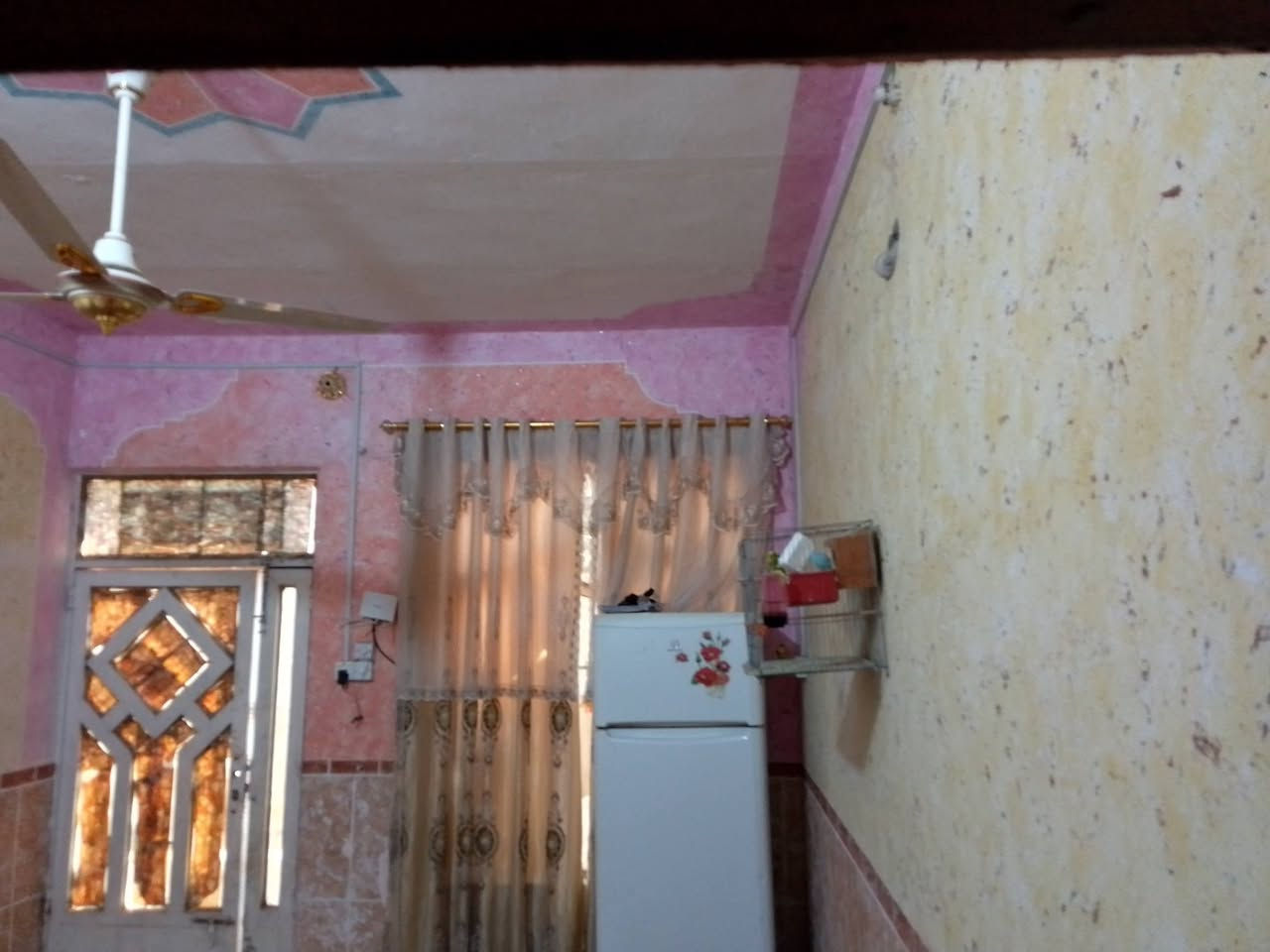 السلام عليكم بيت 100 م زراعي في عماره  منطقه الزيوت.  البيت كامل من كولشي وحاهز بيه غرفه فوك ممعكوده

للاستفسار ***********
