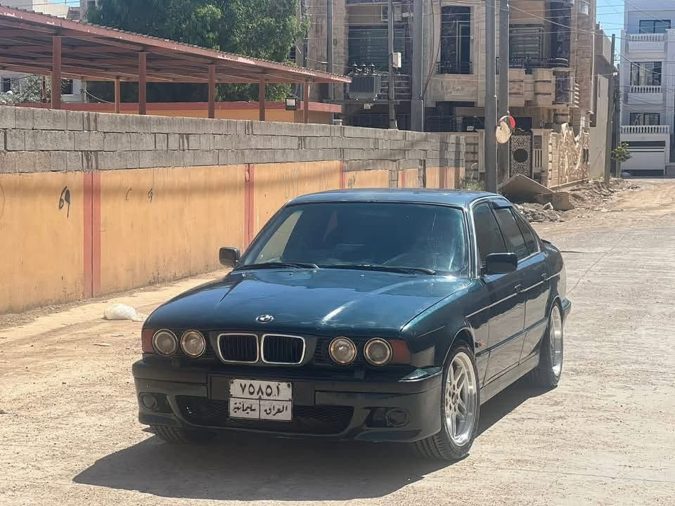 بي ام رقم سليمانيه موديل 95 سنويه منتهيه مصبوغه عام كير عادي السعر 42 وبيها مجال *********** العنوان البصره
