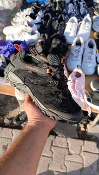 السلام وعليكم حذاء جبلي نضافه 95 عنوان بغداد البياع بقرب من مصرف بغداد...