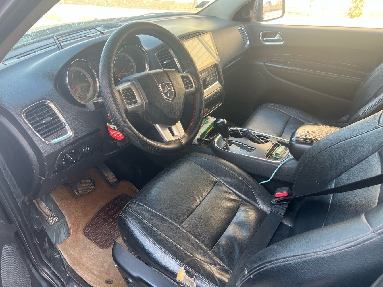 دورنكو ٢٠١١ محدث البجم محرك وكير وحداديه كله كفاله وجديد وتخم تاير جديد رقم انكليزي مكانه العماره مابيه ضربه فقط تبديل باب السايق البجم كبس الايرباكات كله سليمه للبيع او المراوس 