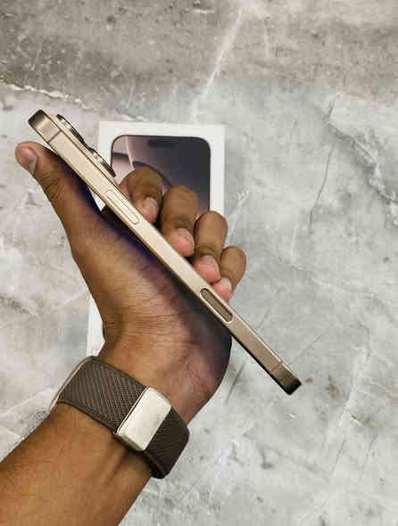 السلام عليكم 
16pro max 
ذكرته 256 
بطاريته 100‎%‎ عدد دورات شحن 79 
شريحه وحدة 
جهاز مستخدم شي قليل 
نظافته 100‎%‎ 
جهاز مكفول كفاله عامه 
ملحقاته كامله 
السعر 1400
مكاني كربلاء بحي السلام 
تواصل مع رقم تالي متواجد واتساب 
‭***********
