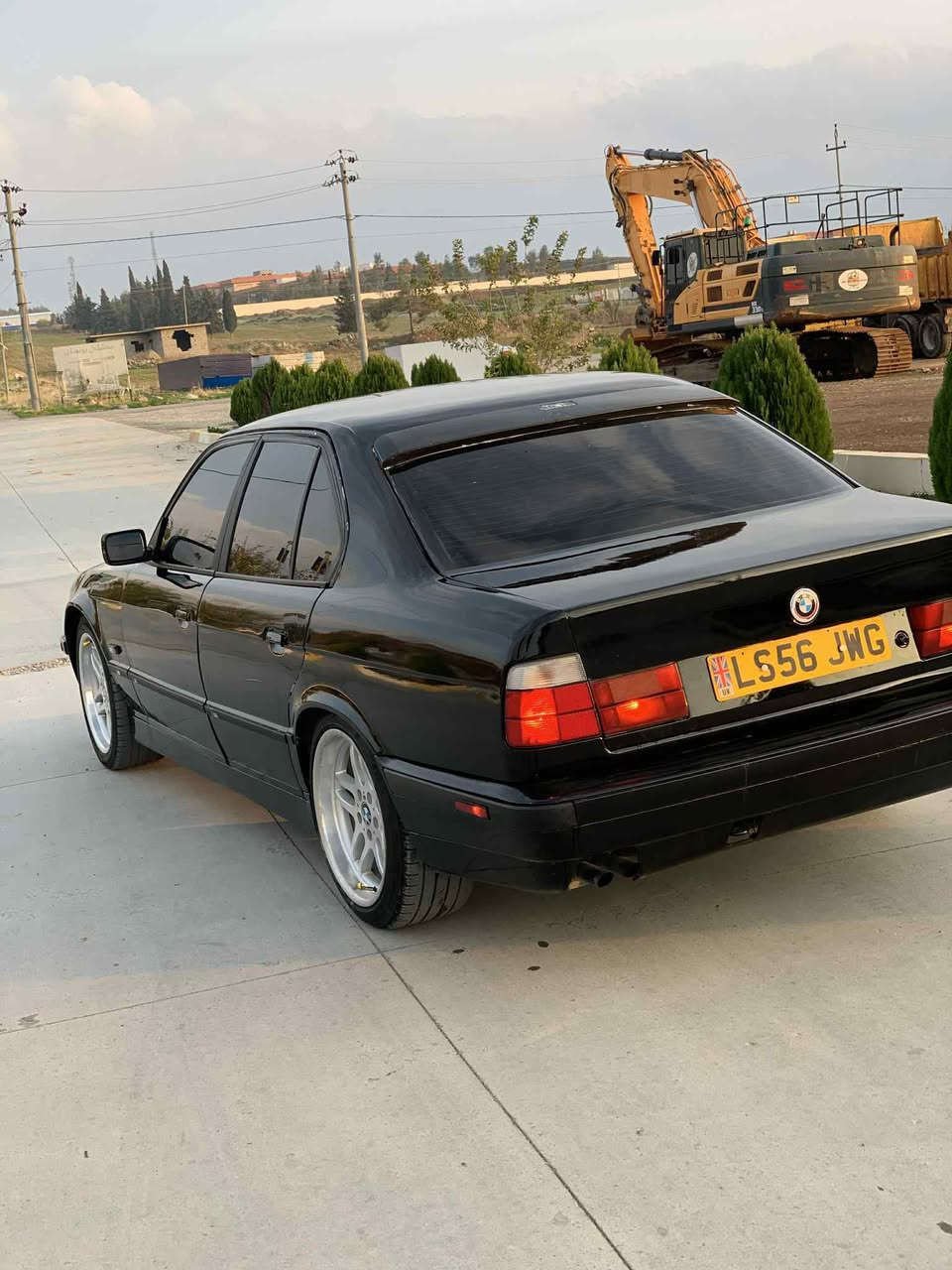 1992 BMW  525 گێر عادی 
گێر مەکینە ئەکس سەوت دوکەڵ بوخار بەشەرت  دوجام کارەبای ناوی زۆر خاوێنە کوشن دەشبول بەرەسەقف تازە گۆراوە بەشەرت بنی توندو تۆڵە بەشەرت گەرمی ئیشەکات کامل کرەبای مەزبوتە بەگلایت سەر سپی تازە بۆی کراوە لایت ئەڵقە دەدەعامیەکانی تازە گۆران لۆک ئاوێنە گوێبەرخ    کامل کورە کراوە ٦ گەڵا بەس لەبۆیاغەکەی دراوە 
بێمەسرەفە گشت گیانی بەشەرت 
*********** 
35 گەڵا
