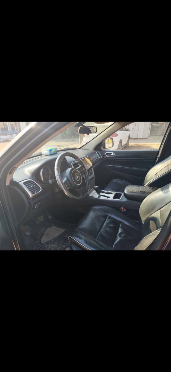 سلام عليكم للبيع جيب موديل 2011 حادث ثلاث قطع جاملغ وبنيد وجاملغ خلفي السونار موضح بل منشور كير مكينه خير من الله تبريد ثلج السعر سياره باسمي رقم بغداد دولي الجديد 
السعر ١٢٨ وبيه مجال جدا بسيط يعجبك السعر اهلا وسهلا مايعجبك اعبر المنشور بكلمه طيبه 
مكان السياره بابل حله 
***********
