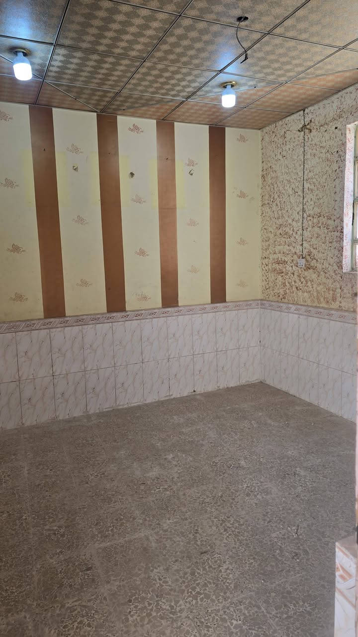 يتوفر عدنه بيت 🏠 يجار المساحة 150متر يتكون من 3غرف ودونيه ومطبخ وصحيات داخليه وخارجيه العنوان بصره أبي الخصيب منطقه نهر خوز ابو مغيره قريب على سيدين موقع روعه يجار بل شهر 450الف الاستفسار اتصل ***********
