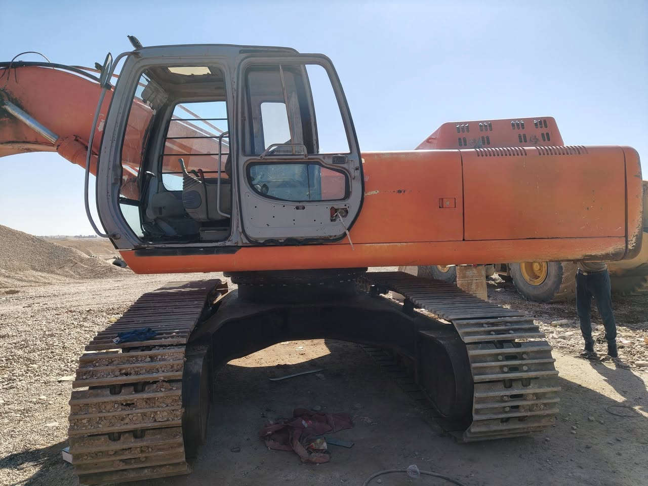 السلام عليكم حفاره للبيع موديل 2003حجم 355للستفسار اتصل على هذا الرقم ***********
