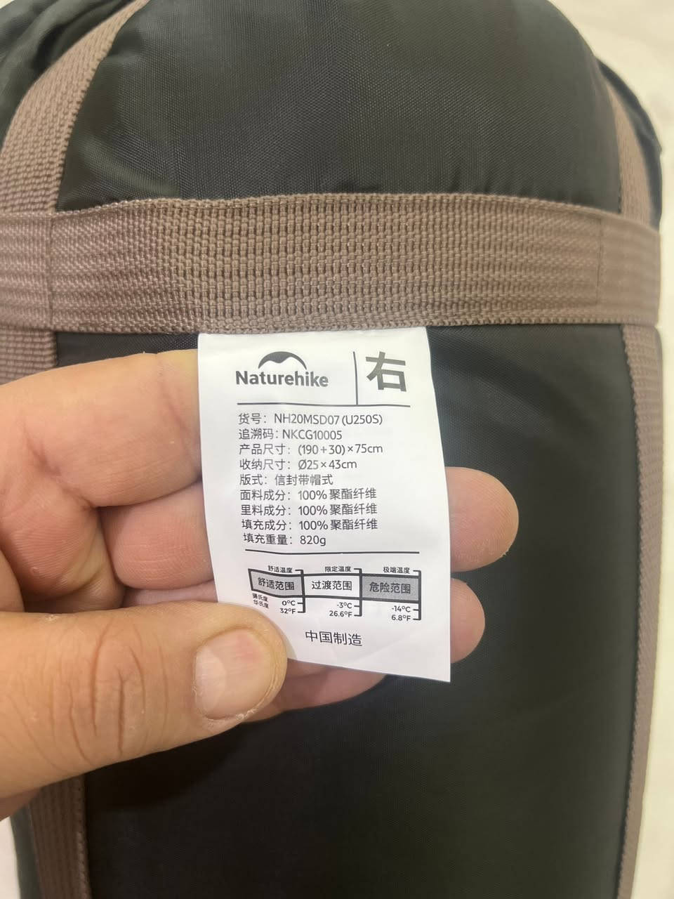 ️ كيس نوم Naturehike NH20MSD07
✅ درجة حرارة الراحة: 6°C
🌡️ مناسب للأجواء الباردة والرحلات الشتوية والخريفية.
🧵 حشوة بوليستر عالية الجودة تمنح دفئًا وعزلًا ممتازًا.
🔗 يمكن وصله مع كيس نوم آخر ليصبح مزدوجًا.
🛏️ تصميم مريح مع غطاء للرأس لمزيد من الدفء.
🎒 خفيف وسهل الحمل مع حقيبة تخزين مدمجة.

ملاحظة: إذا كان المقصود إصدار U250 من هذا الموديل، فدرجة الراحة فعلًا 6°C، أما وزن الحشوة فهو يقارب 250 غ/م² (وليس 820 غ)، بينما الوزن الكلي للكيس حوالي 1.5 كغم. تختلف المواصفات حسب إصدار الموديل (U150 / U250 / U350).


**إذا كنت صاحب هذا الإعلان وتريد حذفه لأي سبب، رجاءا أرسل رسالة إلى الدعم الفني**