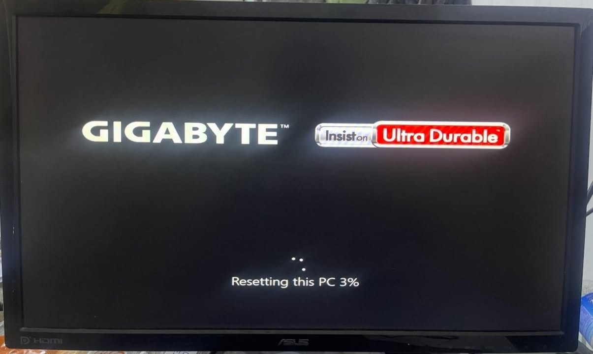 السلام عليكم تجميعة للبيع
1660 super
Motherboard B450
Ryzen 5 3600
Ram 16gb 3200
Ssd 512gb
Hard 1 Tb

Asus vg278 144hz 1ms

سعر كامل مع شاشة ٦٠٠ الف 
تواصل ***********
مكاني بغداد الدورة
