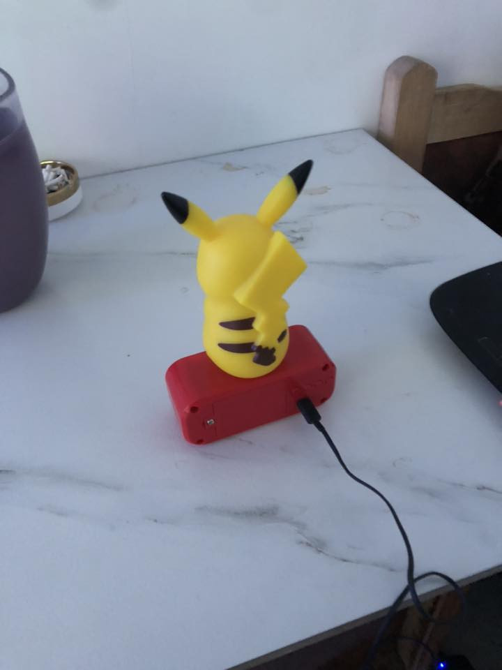 ساعه بيكاتشو ساعه مضيئه تشتغل على الباتري وعلى الواير الشحن مواصفات الساعه هي ساعه ومنبه وتنفع ديكور للغرف النوم او الكيمنك تكدر تعدل الوقت من الدكم الي بيه (كربلاء حي العسكري سوق العابد)


**إذا كنت صاحب هذا الإعلان وتريد حذفه لأي سبب، رجاءا أرسل رسالة إلى الدعم الفني**