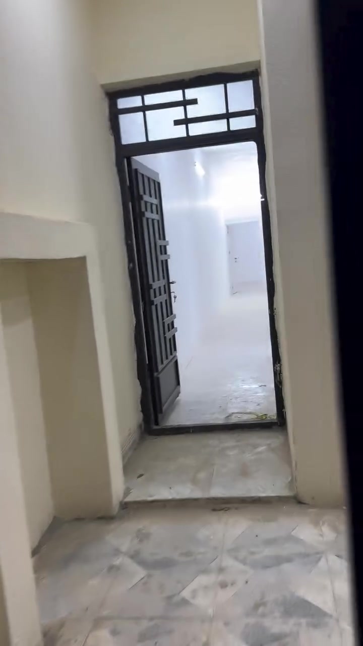 السلام عليكم 
بيت للبيع🏠
تكريت الديوم
المساحه100 متر
الوجه 5 متر 
النزال 20 متر
الغرف 3
السعر 68 مليون
الاتصال على الارقام 
***********
***********
