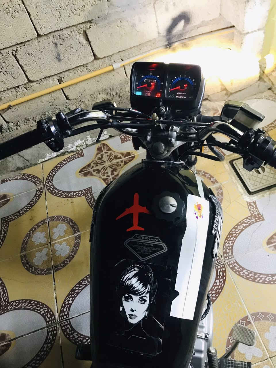 السلام عليكم ماطور تايكر موديل 22
محرك شرط مو مفتوح اخرس ماتسمع الصوت شرط 

كله شغال 
صالنصه كاتم 
السعر اتصل وتدلل ***********
