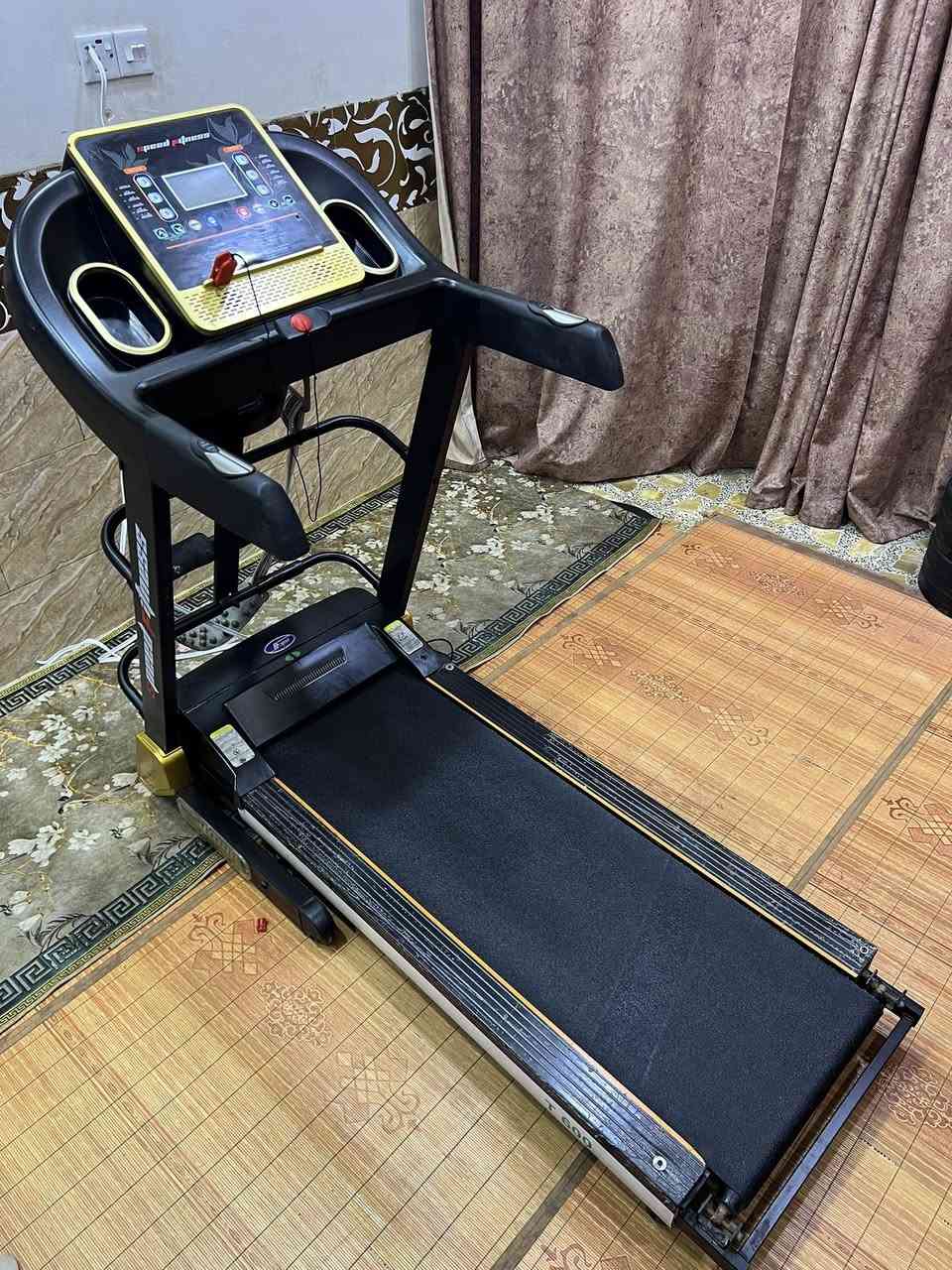 جهاز جري جبلي دبل ماطور نظيف يحمل 150K بي شاشه تعد وقت سعرات حرارية قياس نبضات القلب مسافه مقطوعه بي مفتاح امان سرعه عاليه  بي رجاج تكسير شحوم بي شناو بطن اواكس بلوتوث  جهاز يطبك سعره 300 الف بغداد متوفر توصيل محافظات ***********
