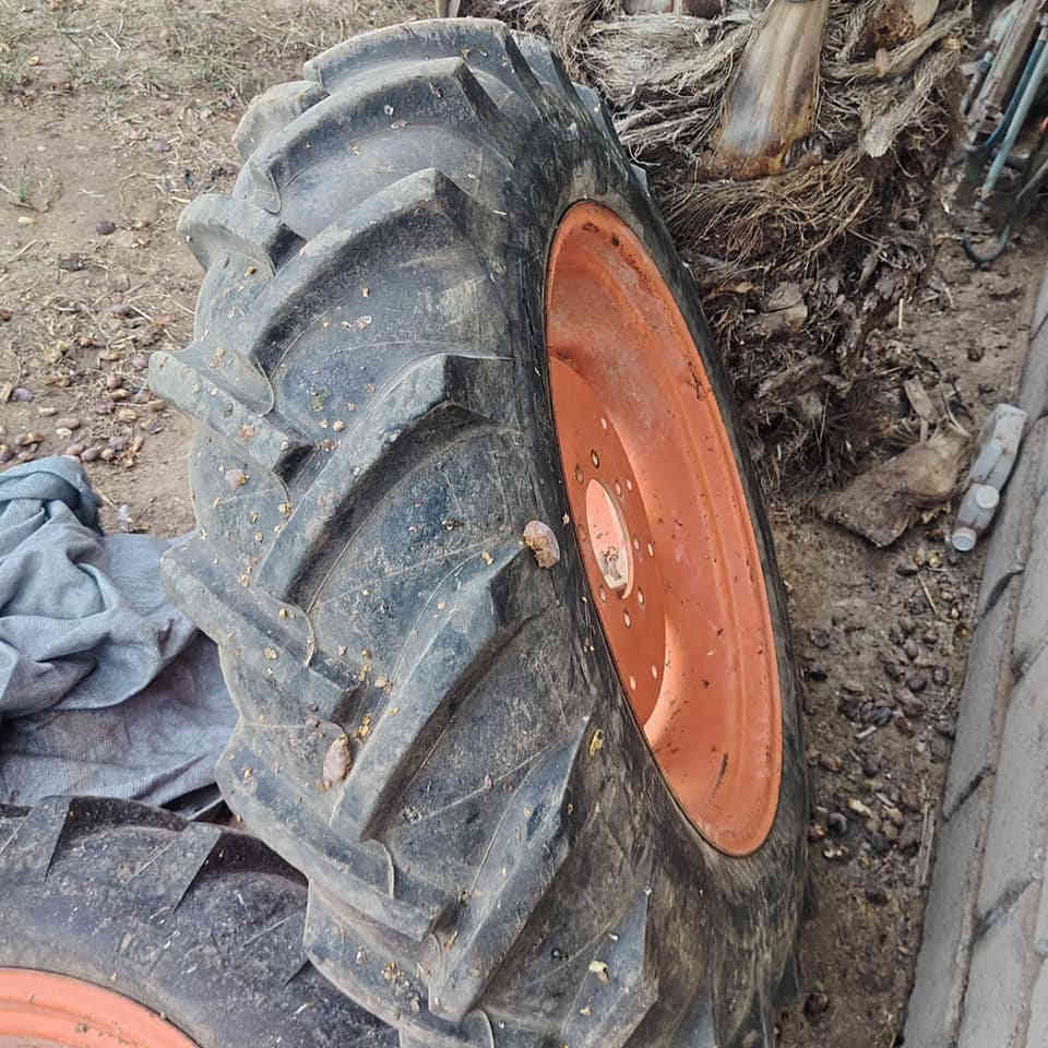 سلام عليكم ورحمة الله وبركاته يوجد للبيع تايرات ٢٨ على ١٢    على ٤ مال كابوته ٤بستم *********** المكان ديالى
