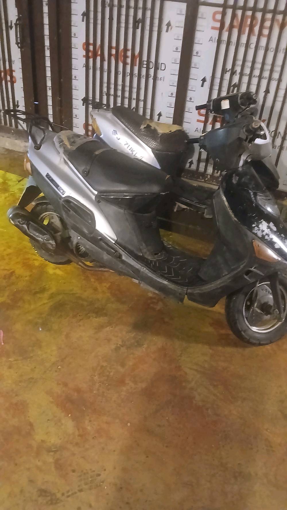 سلام عليكم دراجه فكيستا ياباني سرعه100   للبيع او مراوس دراجه حلوه ونضيف نكره سلف كلشي شغال بيها  سعرها 250 وبيها مجال بسيط لحد يكسر بل سعر العنوان بغداد سبع ابكار *********** بس. واتساب 