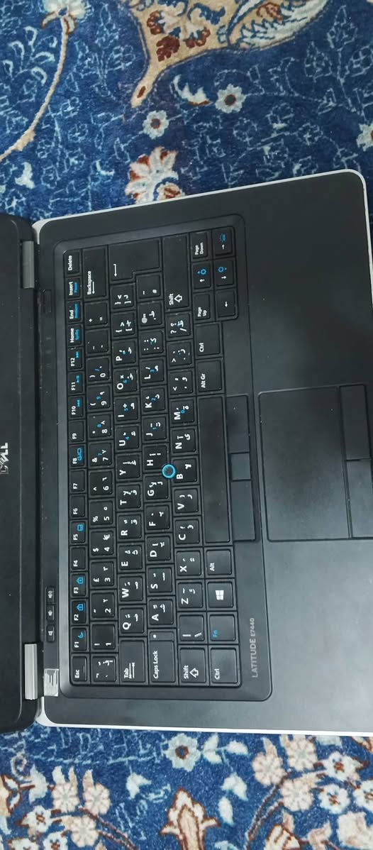 سلام عليكم
لابتوب Dell LATITUDE E7440 نظيف جدا استعمال قليل
نظام ويندوز 11
التخزين ssd SATA 128GB سريع الإقلاع قابل للتطوير 
المعالج i5 الجيل الرابع
الرامات 8 گيگا قابل للتطوير
الشاشة مقاس 14 بوصة مريحة للعين
يحتوي على جميع المنافذ الأساسية بدون الحاجة التحويلات
مع ملحقاتها البقية منها ( الشاحن ، الكارتونة )
يناسب للناس الي تحب الألعاب البسيطة
و الدراسة والعمل على اغلب المشاريع

السعر 200 الف وبيها مجال 
للاستفسار واتساب ***********
مكاني ميسان
