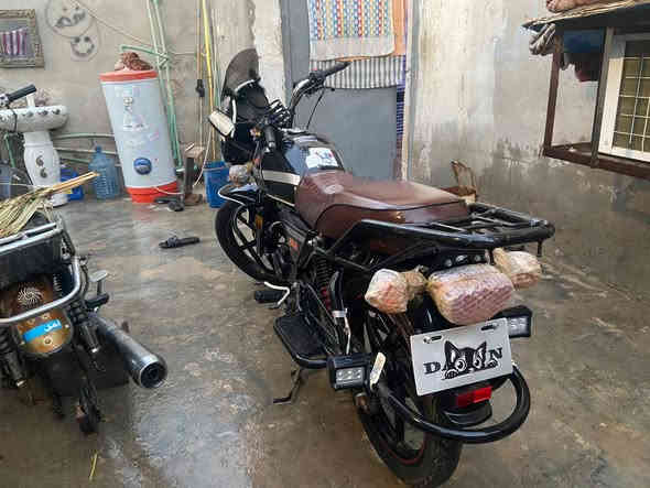 سلام عليكم دايون موديل ٢٥  شهر ٥ اوراق كامله دراجه ما ناقصه اي شي شغل وطلع عنواني بغداد بسمايه ***********
رايده ب 1850 قفل
