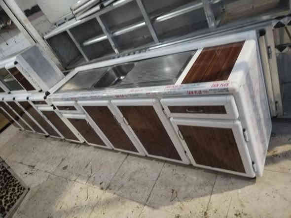 للبيع كونتر ارضى ملحق مترين نص  نضيف فول سنك مترين نضيف سعر ٣٠٠ بي مجال *********** اسيا *********** مكان رشيديه
