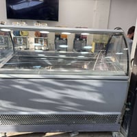 عارضة ايسكريم نوع ISA ايطالي نضيف شغاله مابيها اي مشكله للبيع مكان بغد...