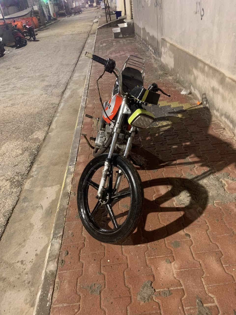 تلاش محرك 150 بلادي ستوة مجفت يعني من داخل جديد الدراجة نكرة هندر وكهربائيات كلهة نضيفة اوراق كاملة السعر 350 وبي مجال تجي تفحص وتشوف بعينك ما متواجد علفيس الي يحب يستفسر هاذ رقم تلفوني بي واتساب ***********
