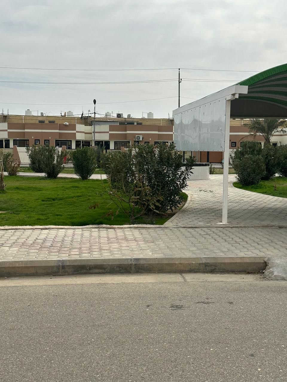 اللهم صل على محمد وآل محمد 

       (دار للأيجار )

بيت في مجمع حي الجامعة السكني ( مجمع الرواد )
المساحة 240 م طابقين 
اعلى فئة بالمجمع وموقعه مميز ( المربع الذهبي ) 
للأستفسار الأتصال على الرقم : 
***********
