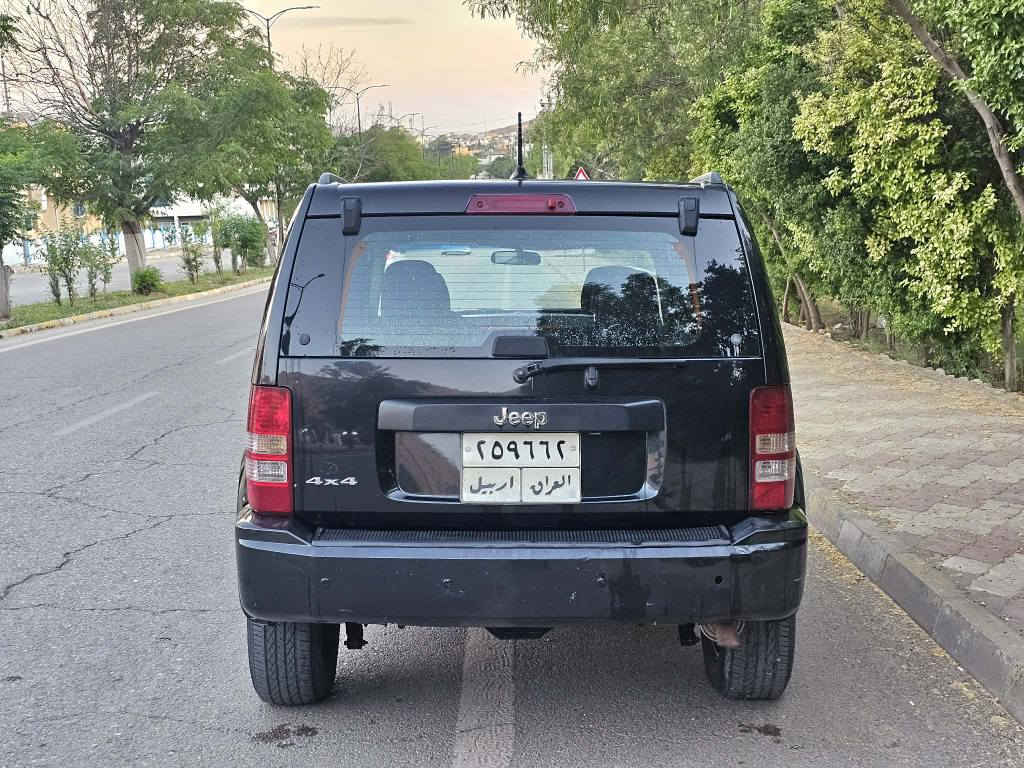jeep lmrty 2011 دەبڵ ئەکسل فول مواسەفات مەکینەوگیڕو تەبریتوکارەبای و ئەکسلو دەبڵ ئەکسلیش بەشەرت زۆر لۆکە سەیارەکە تەحویلو غەرامەو وەکالەت‌ بەشەرت نرخی 68 گەڵا ژم*********** دار بنديهكان, السليمانية
