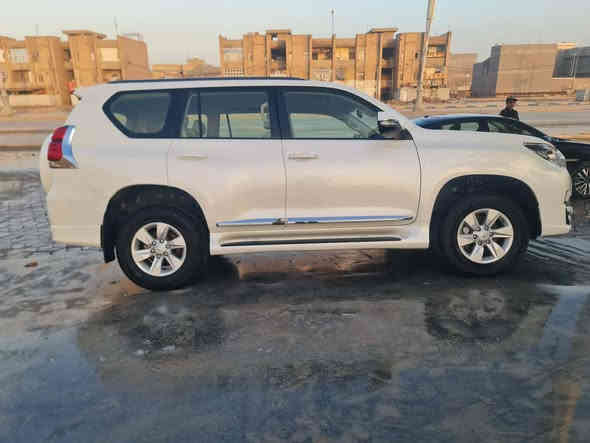 السلام عليكم موديل 2023 ماشيه 19الف ضمان 6سلندر محرك 4000مكفوله ماعده  الواضح بلسونار  مرفق مع الصور 
السياره بسمي هزه جديده تحويل مباشر مكاني الديوانيه 
السعر 485
***********
