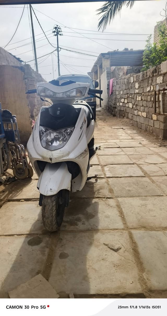 للبيع مامفتوحه دراجه خرسه المكينه وشلعه تشلع شلع نكره سلف ترايك وين ماتريد دراجه 
نضيفه كلش مكانها مشخاب ناحية القادسيه اليريدها يتصل *********** السعر ٣٠٠ مال جناي الله
