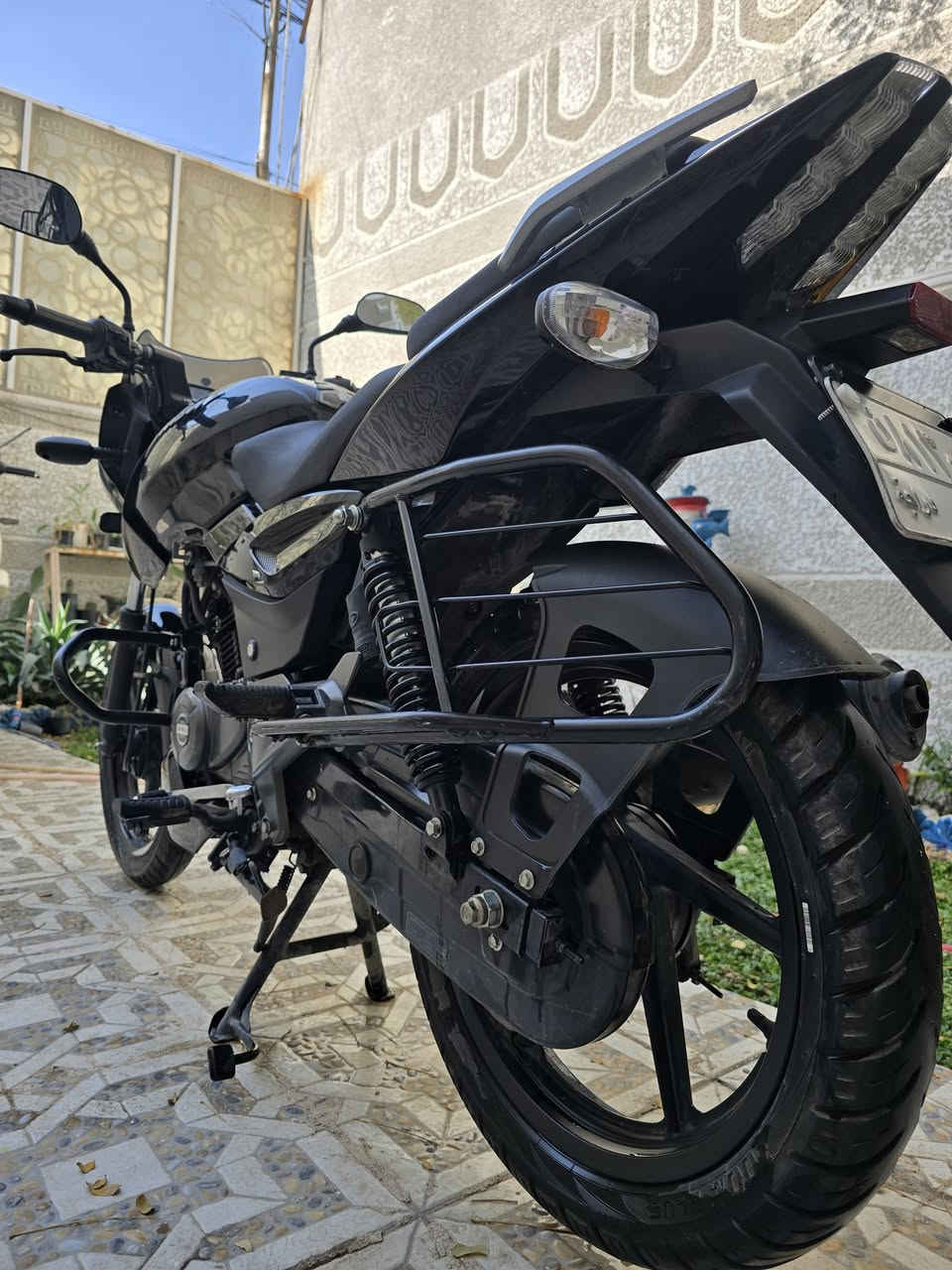 للبيع
دراجة جناي طلعات خفيفة 
عداد حقيقي امانة الله و رسوله مو شايل الكيج مثل اهل الدلفري 
ماشية ٢٤ الف 
دهن كلة موتول من يوم استلمتها من الشركة زيرو 
قبل فترة بسيطة مسويلها ادامة
مبدل فلتر هوة 
و بطارية جديدة 
و دسكات بريك 
و بلكات 
معتني بيها الحمد لله 
السعر المطلوب ٢.٣٠٠.٠٠٠ و مجال بسيط حك الجية 
رقم و سنوية باسمي تحويل باي وقت تحب
التواصل للجادين رجائا ***********
