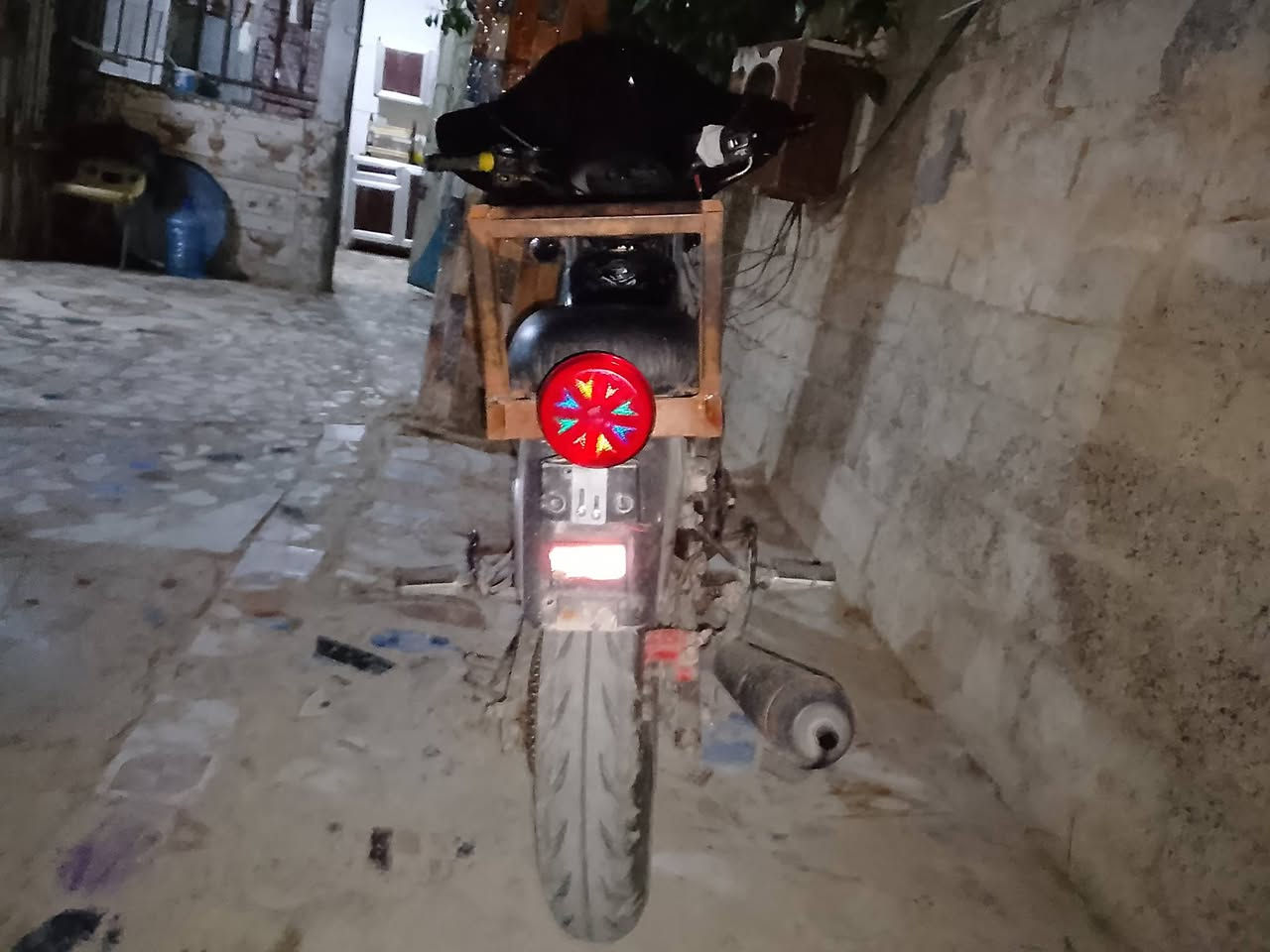 سلام عليكم دراجة للبيع دراجه خير من الله محرك ناعم كير بطح واحد جوه والباقي فوك بيها ورقتين بيع او مراوس حسب القناعه دراجة احلى من الصور سعر 475متواجد خاص


**إذا كنت صاحب هذا الإعلان وتريد حذفه لأي سبب، رجاءا أرسل رسالة إلى الدعم الفني**