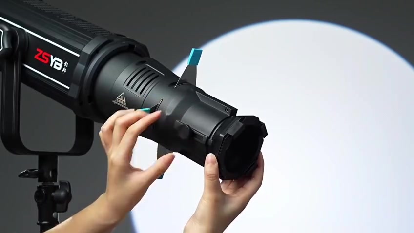 سلام عليكم ورحمة الله 
السعر 90 الف 
سنوت صانع الاشكال 36 شكل و 5 الوان RGB 
عدسة فوكس لتصحيح الصورة   
بوابة لتحديد مصدر ورسم الاضاءة 
للعلم الاسنوت يباع بدون جهاز الاضاءة 
جديد غير مستخدم 
 متوفر توصيل لجميع محافظات العراق 
هاتف ***********
