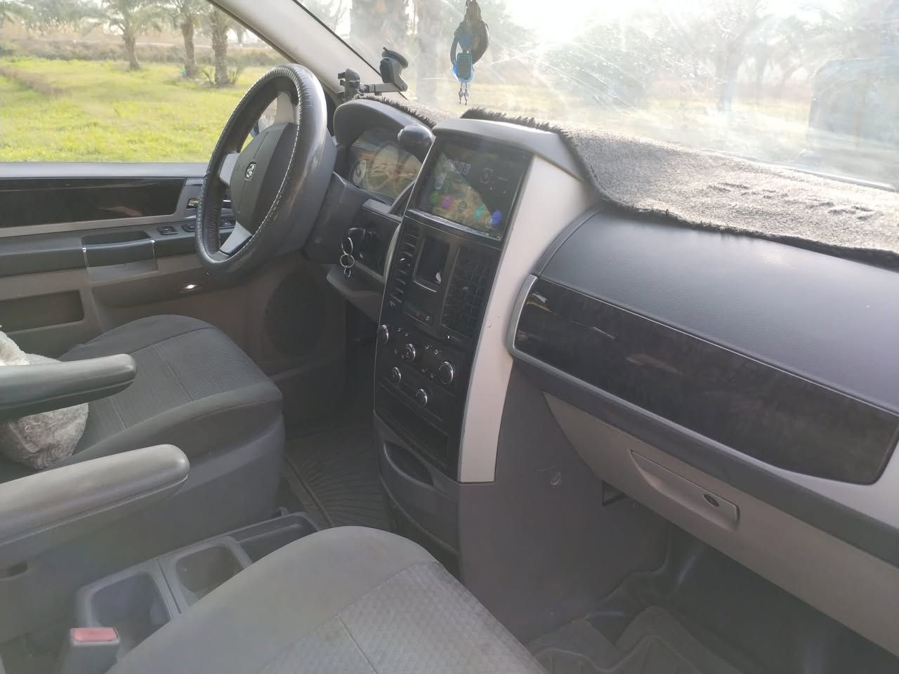 دوج كرفان موديل 2010  لون جويتي مكينة 3800 رقم بغداد تبريد 3 قطع والتفاصيل هواي السعر 115  وبيها مجال للطيبين ،،، و باسمي السيارة  ***********
