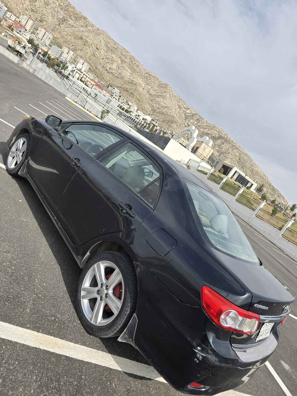 تیوتا کرولا مودیل 2012رەنگئ رەش
موسفات le گئرو مەکینە ب شەرت نە فەبویە 180یا جوی
 نیف قتعە سبخ بئ داخلی بئ بەرەشوت تەحویل و وکالە غورامە ب شەرت 10ورقە غورامە یل سەر دئ سعرئ ئنە خار 
عنوان دهوک ..***********
