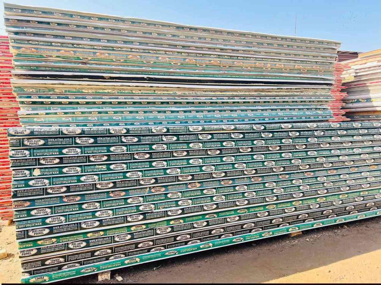 يوجد سندويج ابو نحله فقط .. جدا نضيف فقط مثقب .. القياسات .. 3 + 4.5 +6 + 9 البصرة الاتصال *********** السعر 13 قفل
