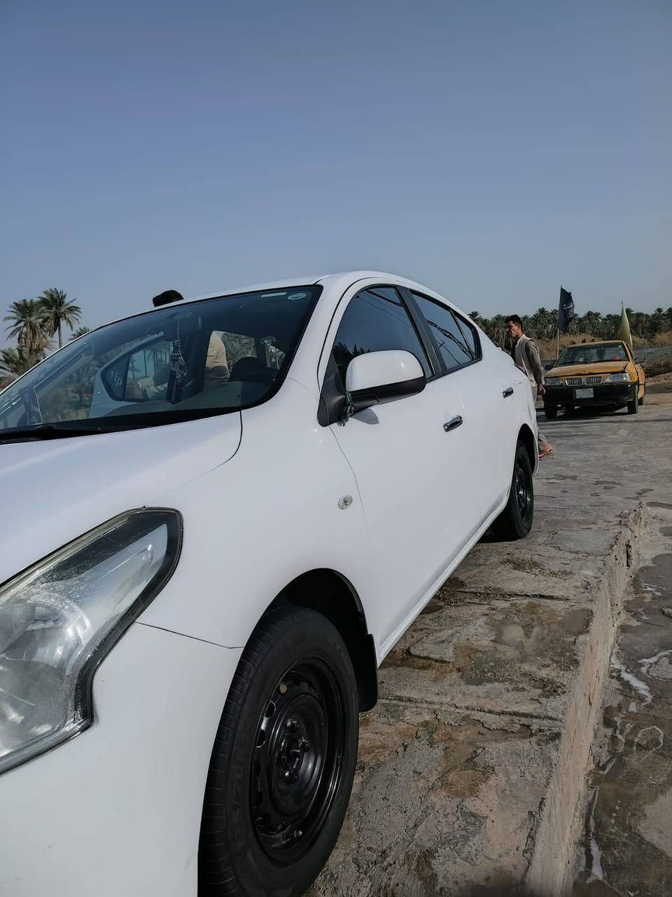 سلام عليكم 
نيسان سني مديل 2020
هندي بليته زركه 
يبيها دحجه زغيره كد شبر 

كير ومكينة بلاديه 
تخم تاير جديد
حداديه صدر جديد
رقم اربيل وكاله تريد تحويل  مباشر سياره منظومه غاز 
السعر 108بيه مجال
عنوان شاميه  
رقمي ***********
