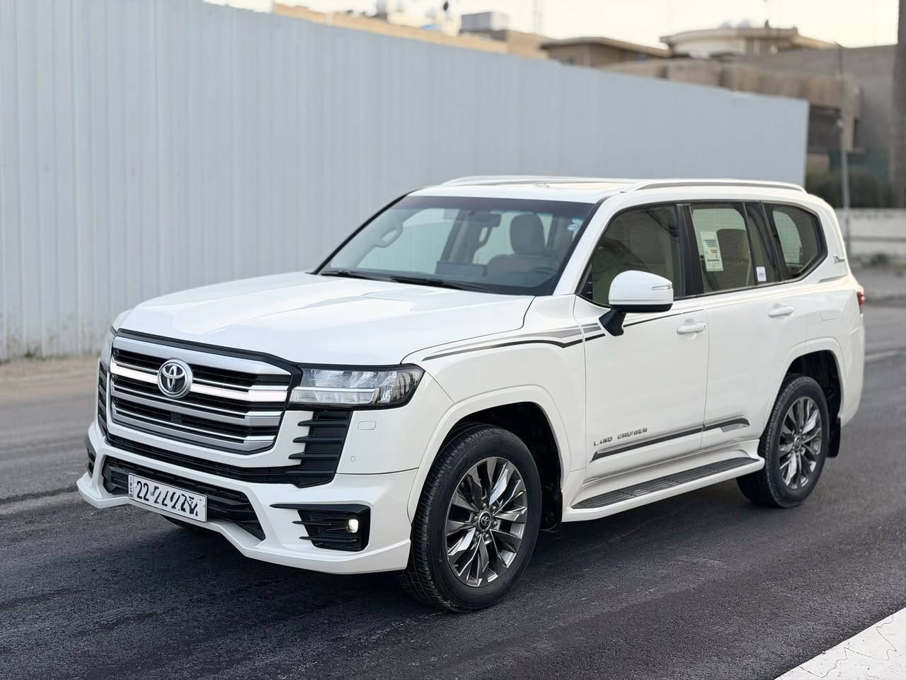 سلام عليكم لاندكروز 2022
ساز باب اول اصل 
فول موصفات 
بصمه + بصمه ابواب 
- سلايت 
- كشنات جلد + كهرباء  + تدفئه تبريد 
- كشنات الخلفيه 
- شاحن لاسلكي 
- كامرات اصل 
- شاشات 
- صندوك كهرباء 
- طفايه 
- تشغيل عن بعد 
السعر مناسب 
الاستفسار 
***********
‭0775 188 8858‬
العنوان زيونه
