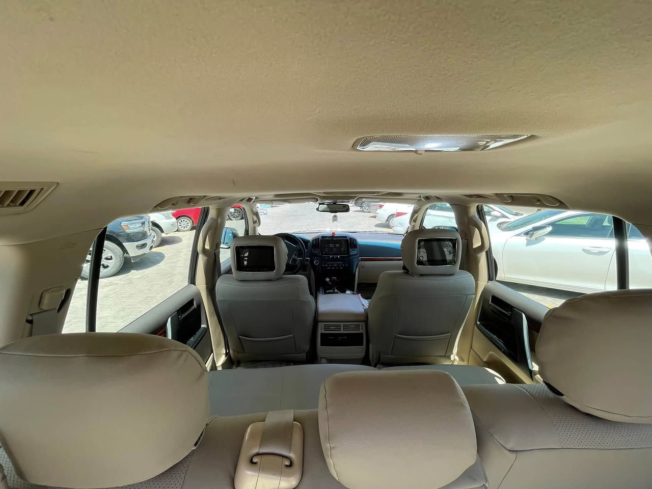 تويوتا لاندكروزر  خليجي بريمير 2015
🚗 فول مواصفات سلايت
⛽ السيارة بانزين وعليها صيانة منظومة كاملة
🛞 تخم تايرات من تاير مول
🪑 داخلية مغلفة تغليف جديد
💡 لايت زينون
⚙️ مكينة وكير مكفولات
🛠️ صدر جديد
📷 كامرة تسجيل أمامية وخلفية
🛞 سبير منازل
🎵 سستم سماعات
🎨 بيها قطعة صبغ نص الجاملغ الخلف فقط
🚪 الباب الخلفي نفس الجهة مفتوح براغي
✅ باقي السيارة مكفولة
📏 ماشية 195 ألف
📄 رقم بغداد وعليها غرامات تنزل من السعر

📮 السـعـر ٣٤ الف وبيه مجال بسيط 

مكان تواجد السيارة: بغداد - حي الحسين
رقم صاحب السيارة:
***********
***********
