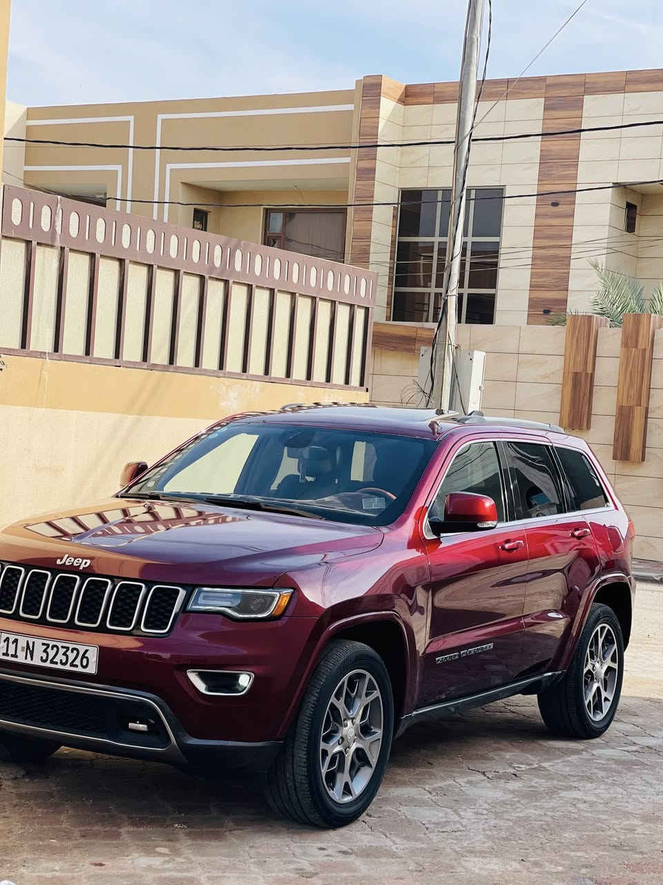 السعر 233 وبالعافيه ع ياخذه بدون دواخل بدووون ايرباك حادث  جداً خفيف صور حادث ضمن منشور بيه قطعتين جاملغ + بنيد 
جيب 2018 لمتدد بلص فول الفول فئة خمسه وعشرينيه احتفالية ذكرى شركة جيب رقم بغداد باسمي اني المستورد مالته 
ماشيه 36 حاليا فقط ومن جبته من امريكا جانت ماشيه 13 
المواصفات 
محرك 6 سلندر 3600 برغي ممفتوح بي
بنوراما 
سستم صوت هارمن كاردن + دمام صندوق 
رادارات جانبيه + اماميه + خلفيه 
كشنات جلد كهرباء + تدفئة + تبريد 
ستيرن كهرباء + تدفئة 
كشن خزن ميموري ( كشن ذاكره ) 
فور ويل 
لايتات لد + زينون بلادي 
ويل حجم 20 مال اوفر لاند 
دشبول جلد خياط 
صندوق شفط كهرباء 
دبل كزوز 
شاشه كبيره حجم 8 انج 
عليه بوليش ونانو سيراميك 
ملاحضه اخوان : كير محرك تبريد حداديه كوله ع وضع شركة وشرط الفحص سياره جديده واحلا من صور حتى كتلوكات شركة موجودات وياها  وبالعافيه ع ياخذه 

بيع فقط واعتذر عن المراوس 
الشراي يتصل 
 *********** اتصال 
*********** وتساب
